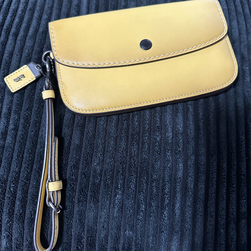 Coach Wristlet Yellow